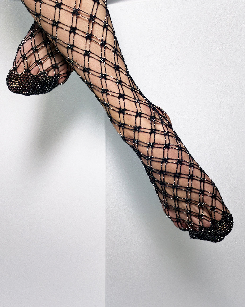 black fishnet tights - fashion tights, patterned fishnet tights, fishnet pantyhose