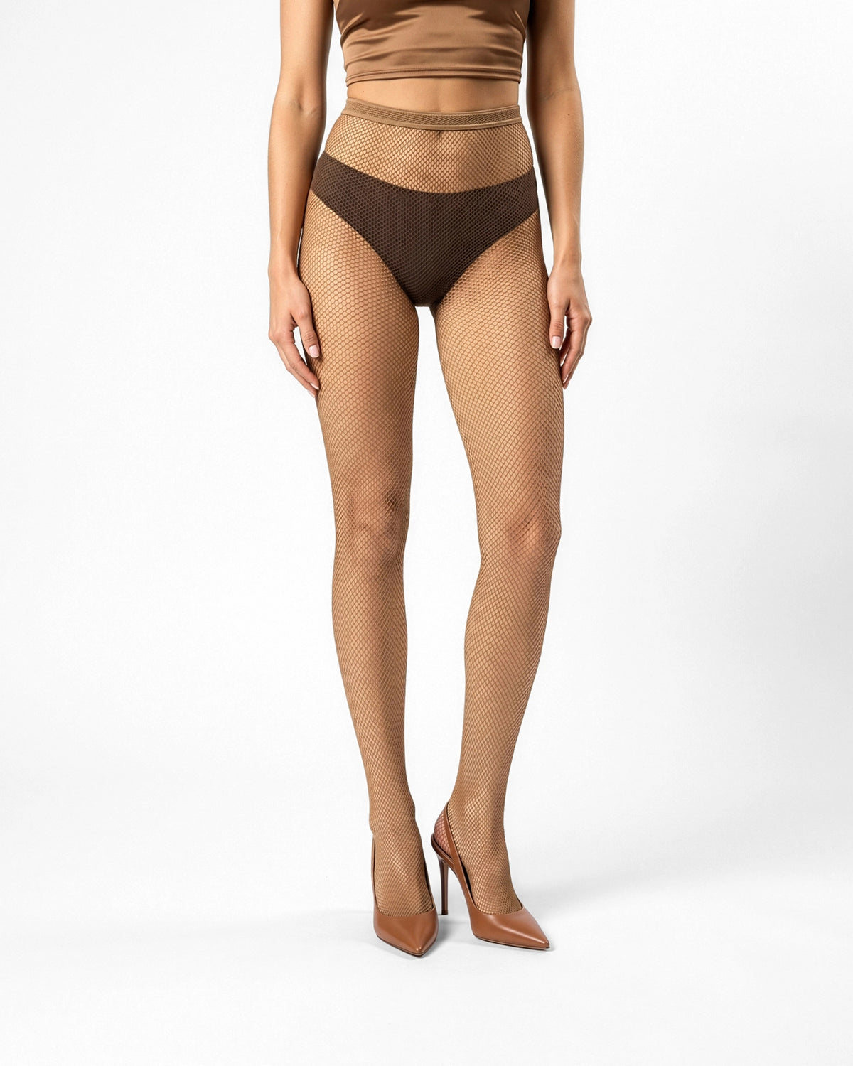 Brown fishnet tights in a tan shade. Fishnet pantyhose featuring small net mesh. Italian made skin colored tights for a smooth tanned leg look.