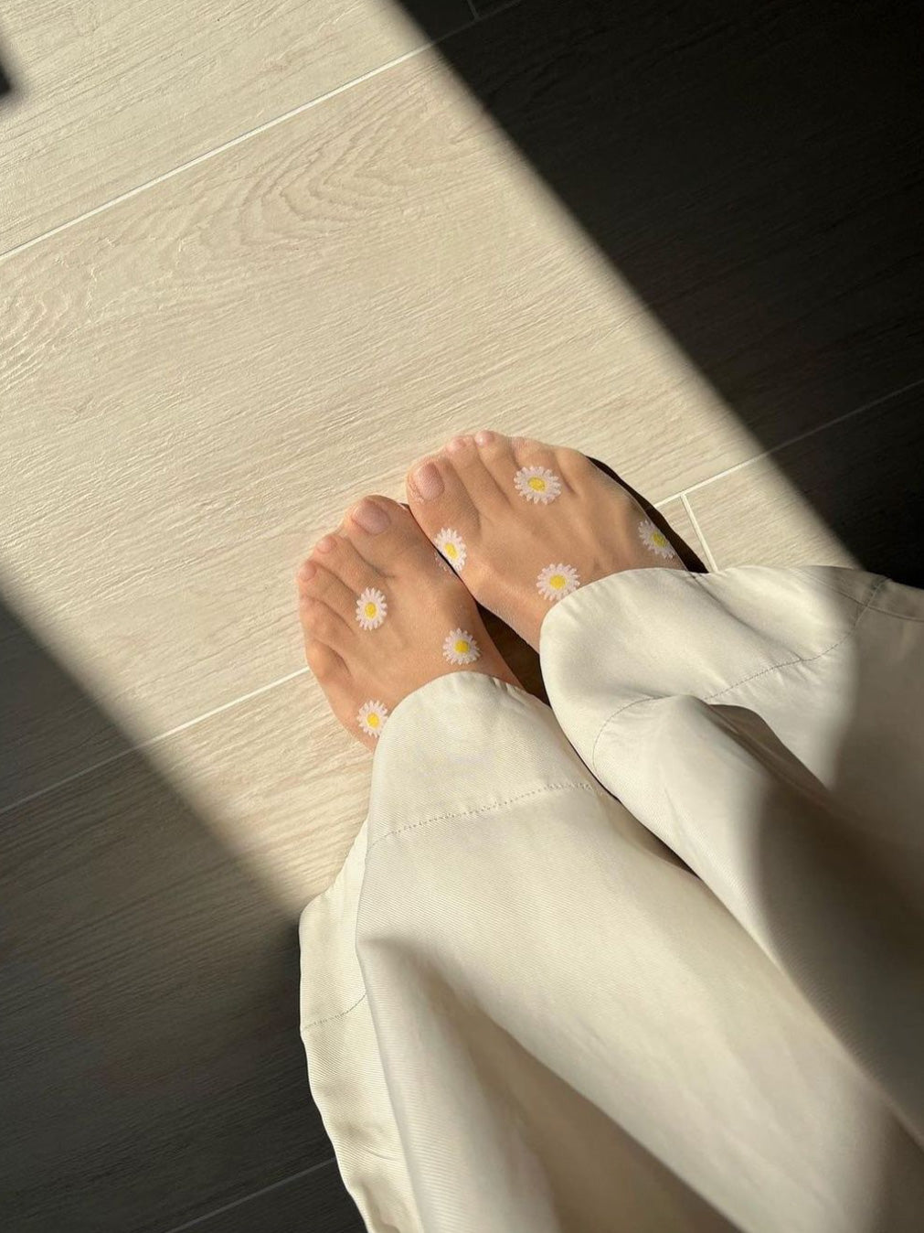 Ohdita sheer flower socks, chic socks